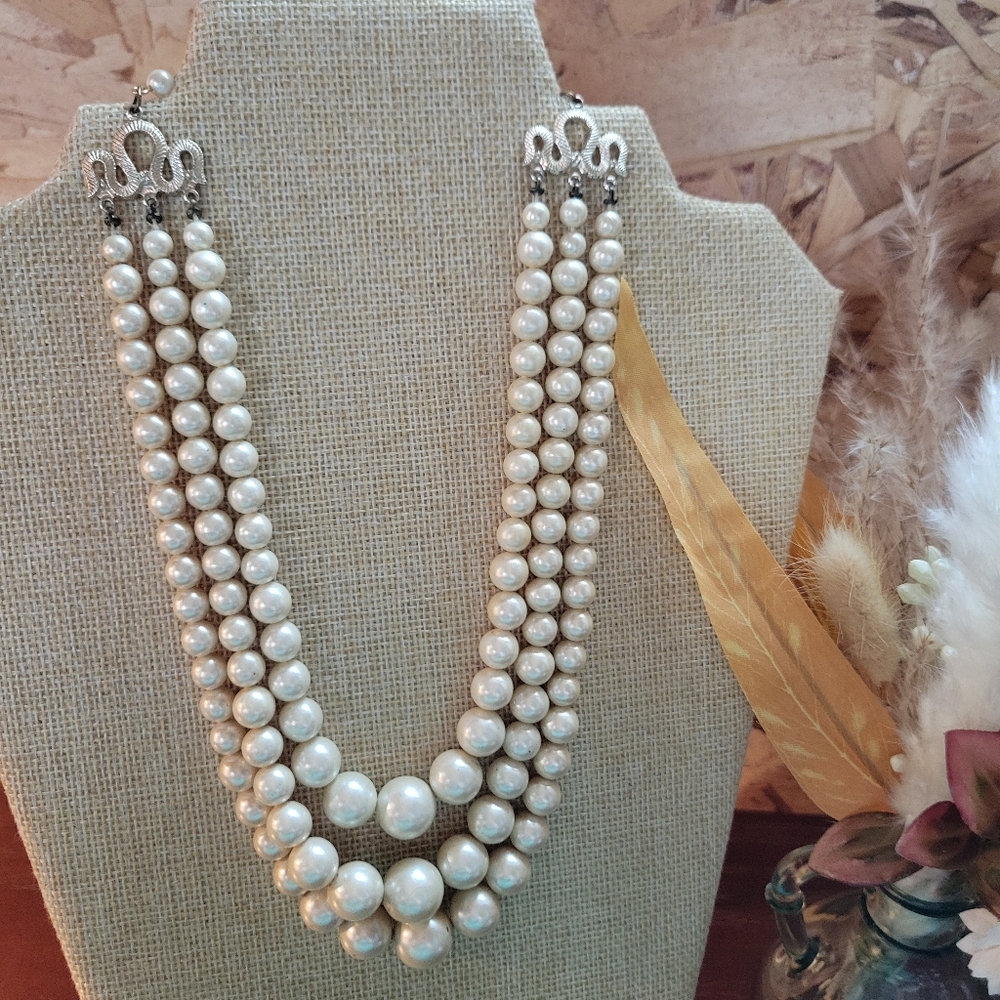 Elegant Pearl Necklace